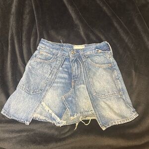 ☑️Women’s jean skirt by We The Free in a size 24☑️
